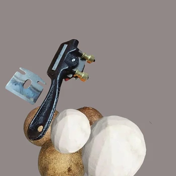 Ръчна машина за почистване на кокос