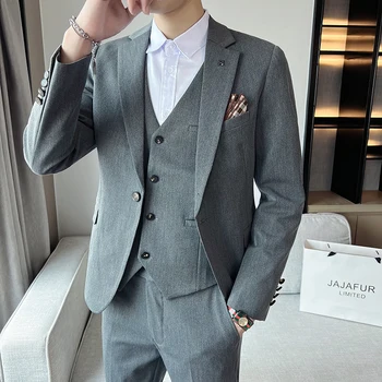 Мъжки бутик за висок клас (костюм + жилетка + панталон, нов, красив модерен костюм, британско-корейска версия приталенного костюми-тройки